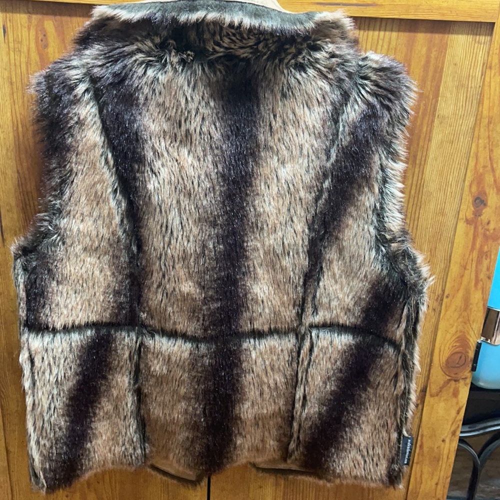 Handmade Fur Vest - Picture 5 of 7